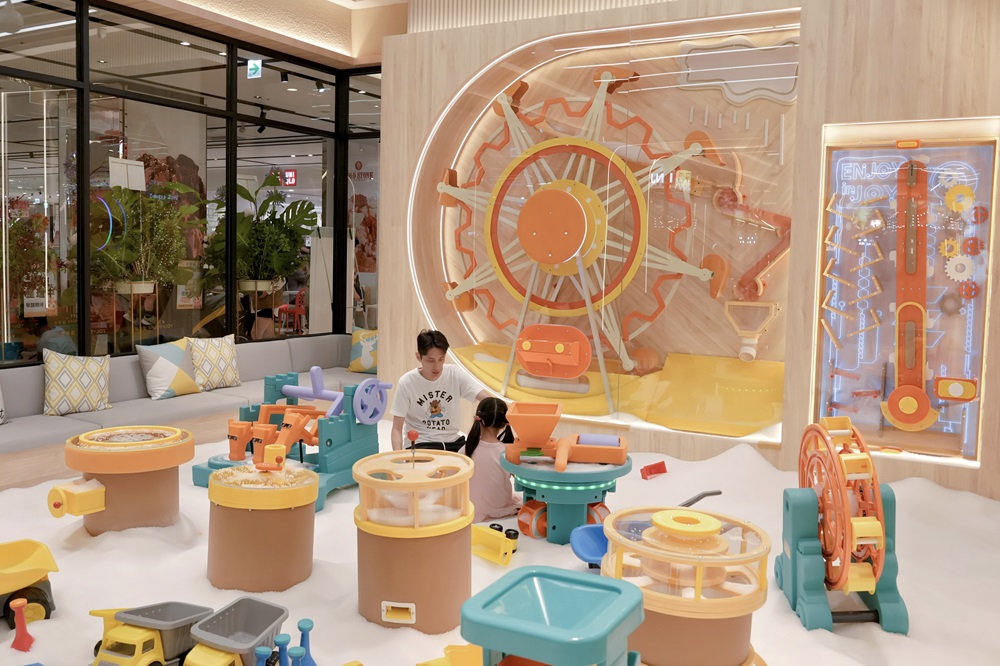 2026.05新北最新室內親子樂園｜享樂園Enjoy in Joy新莊宏匯廣場新開幕。球池溜滑梯.Switch2.家家酒廚房.家長休息區，大人放鬆小孩放電