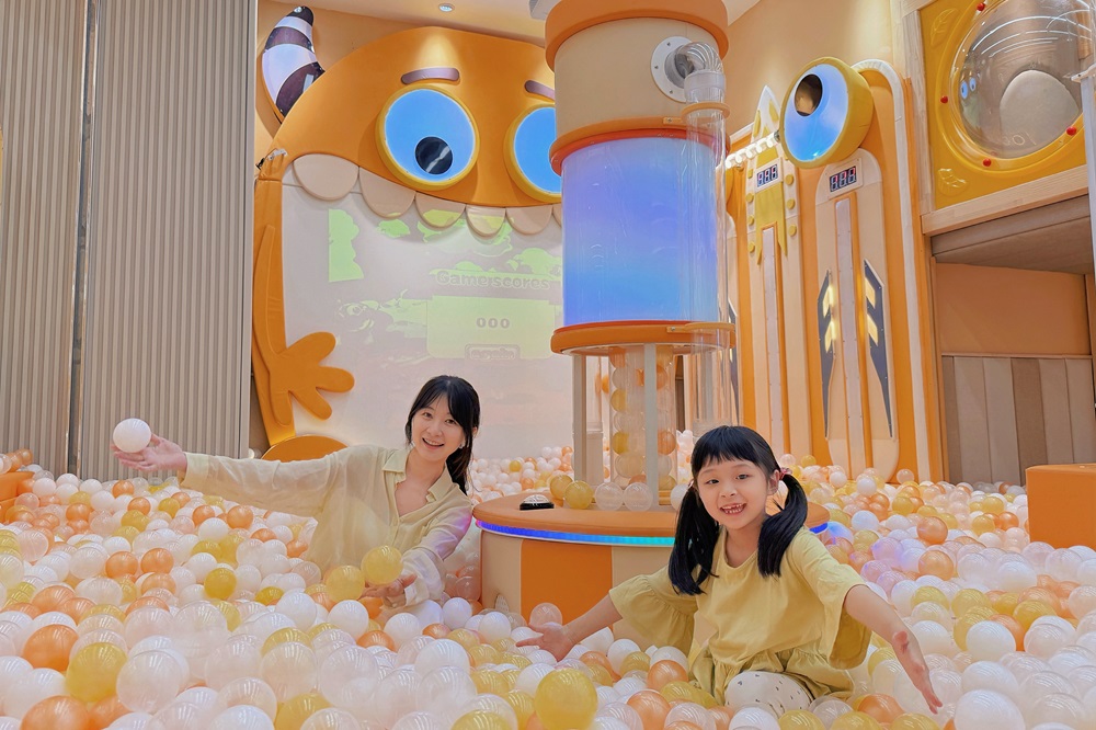 2026.05新北最新室內親子樂園｜享樂園Enjoy in Joy新莊宏匯廣場新開幕。球池溜滑梯.Switch2.家家酒廚房.家長休息區，大人放鬆小孩放電